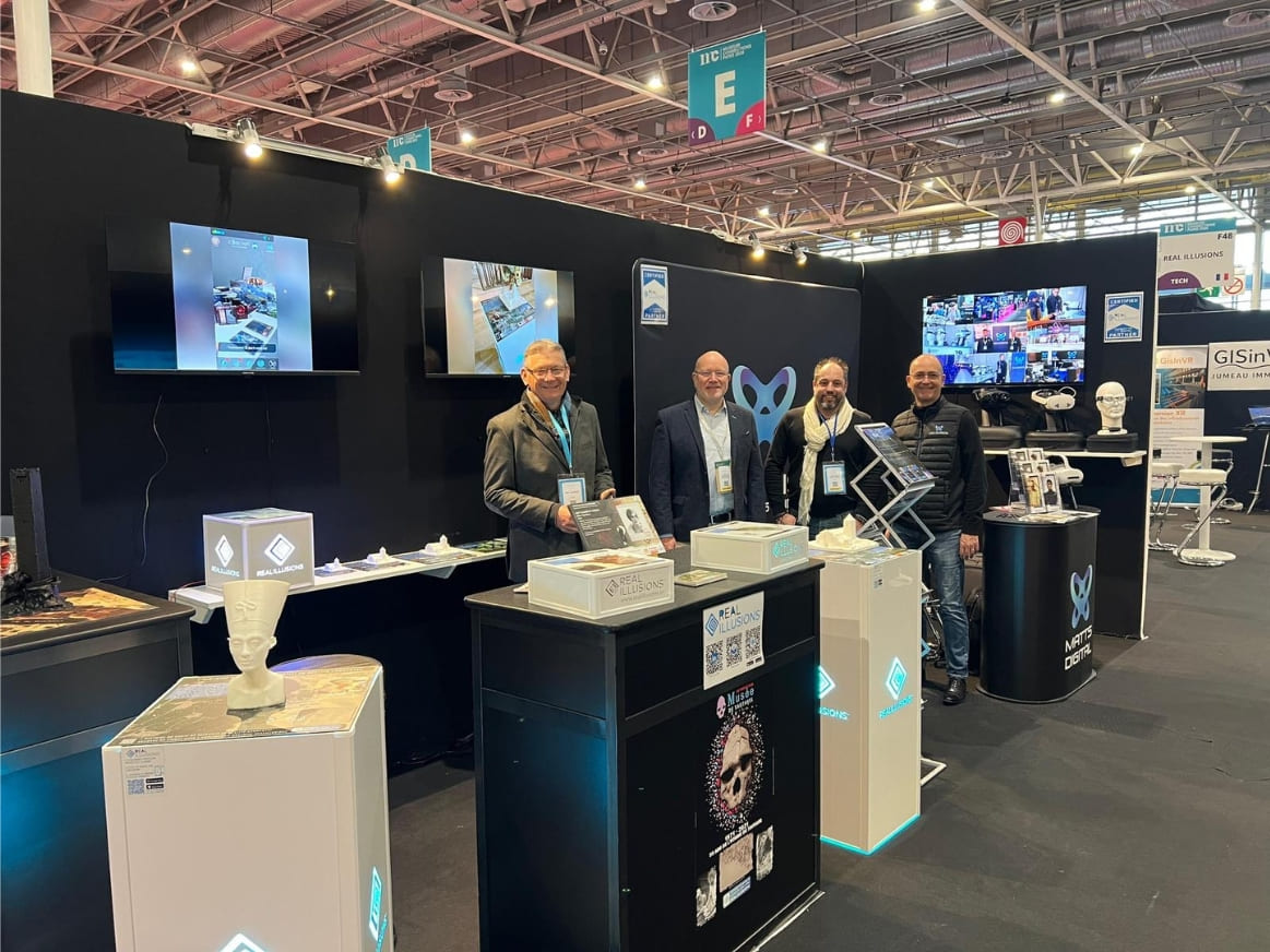 Stand Matts Digital e Real Illusions, visto da sinistra